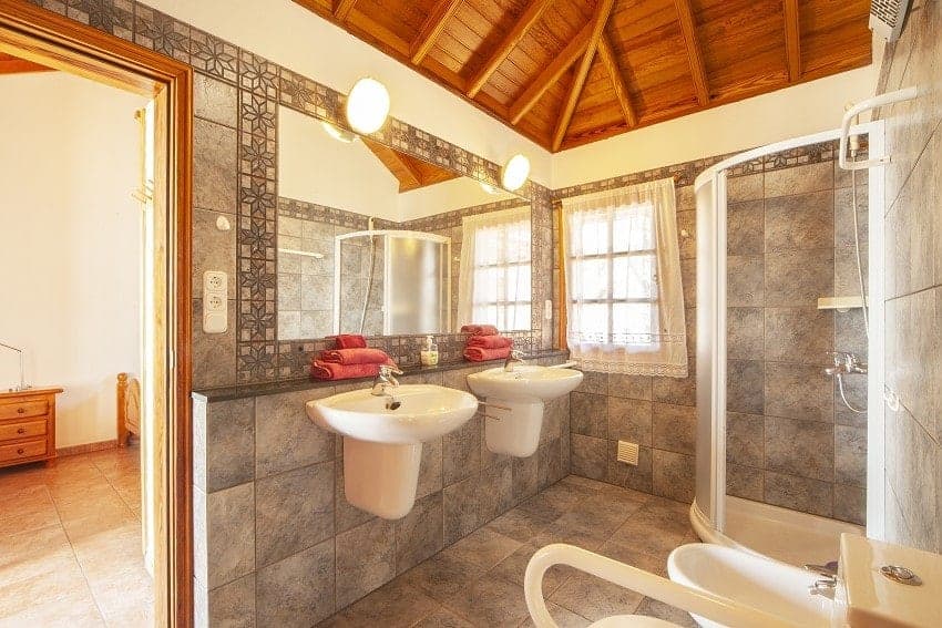 Bathroom, Country House Tijarafe, Family Villa La Palma