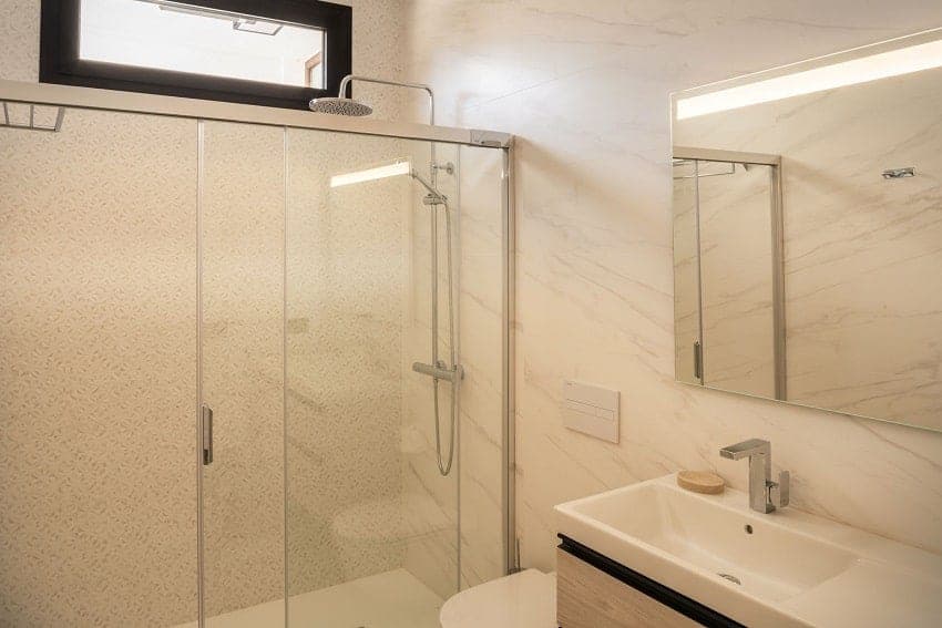 Bathroom with Shower, Villa Caprica, Lanzarote Villa to Rent