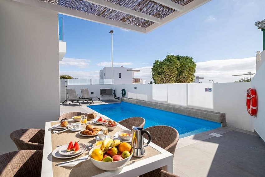 Esstisch, Terrasse, Villa Sea La Vie, Ferienunterkunft Lanzarote Esstisch, Terrasse, Villa Sea La Vie, Ferienunterkunft Lanzarote