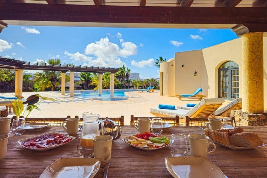 Outside Dining Table, Villa Ellanoor, Villa with Pool Fuerteventura Outside Dining Table, Villa Ellanoor, Villa with Pool Fuerteventura