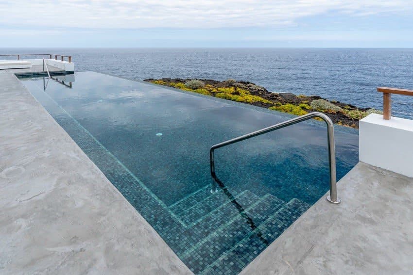 Infinity-Pool, Atlantic Suite, Faro Cumplida