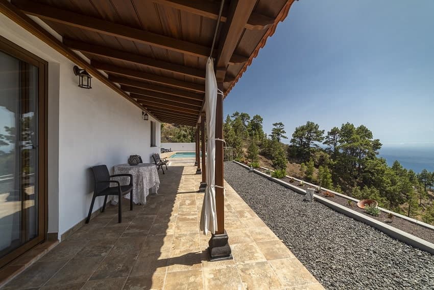 Villa Atardecer, Covered Terrace, Accommodation La Palma with Private Pool, Puntagorda