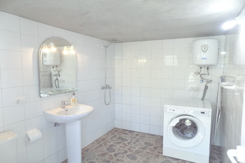 Spain - Canary Islands - La Palma - Tijarafe - Casa La Hoya - Outdoor bathroom with shower and washing machine