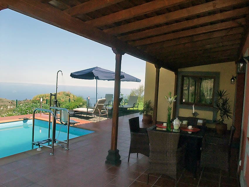 Behindertengerechtes Ferienhaus La Palma mit Privatpool Villa Las Viñitas: Ausblick von der Veranda