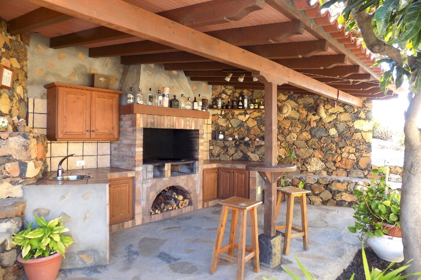 Spanien - Kanarische Inseln - La Palma - Casa La Hoya - Tijarafe - Bodega mit Grill und Außenküche