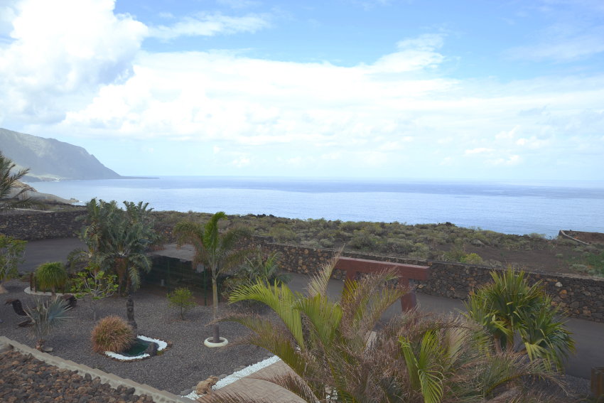 Spanien - Kanarische Inseln - El Hierro - Frontera - Villa Tejeguate - Garten mit Meerblick
