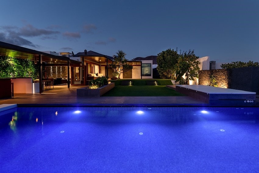 Pool am Abend, Luxury & Harmony House, Ferienvilla Lanzarote