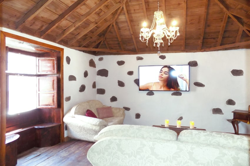 Spanien - Kanarische Inseln - La Palma - Tazacorte - Casa Maria - Modernes Stadthaus mit Sonnenterrasse - Wohnzimmer mit SAT-TV