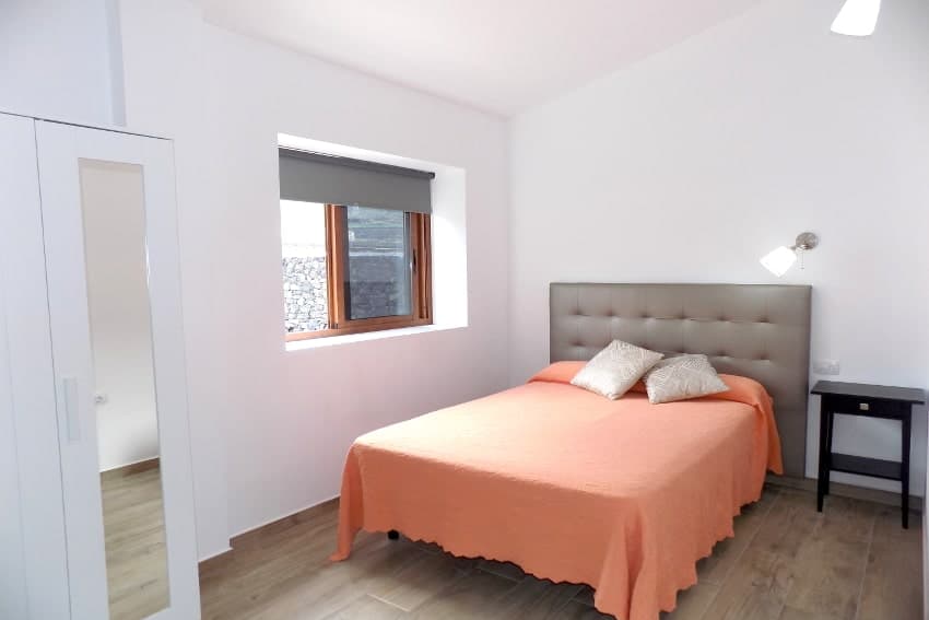 Schlafzimmer mit Doppelbett, Villa Tejeguate, El Hierro Ferienhaus