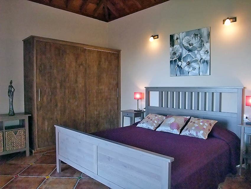 Behindertengerechtes Ferienhaus La Palma mit Privatpool Villa Las Viñitas: Schlafzimmer mit Doppelbett