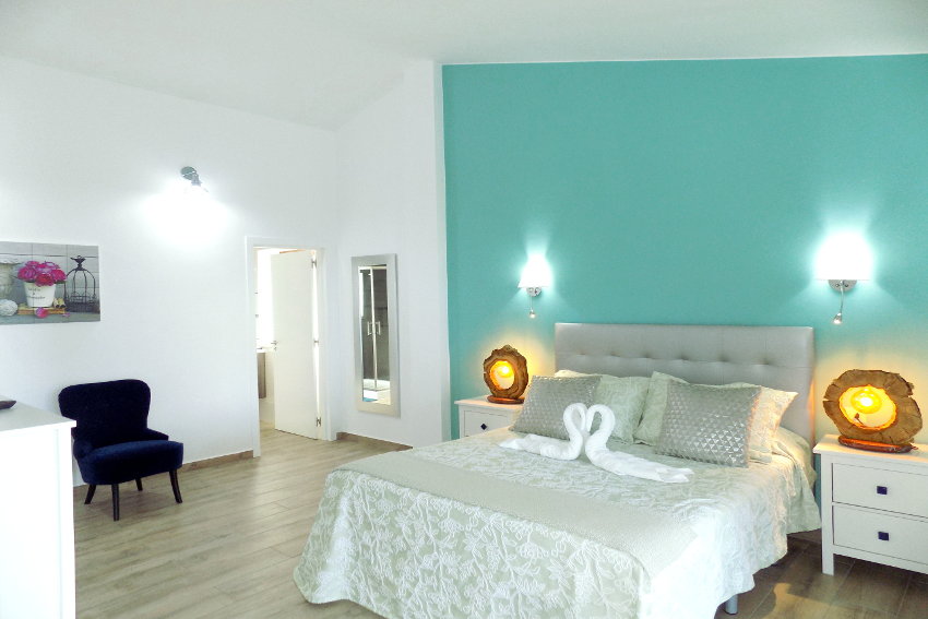 Spanien - Kanarische Inseln - El Hierro - Frontera - Villa Tejeguate - Masterbedroom mit Bad en-suite und Whirlpool