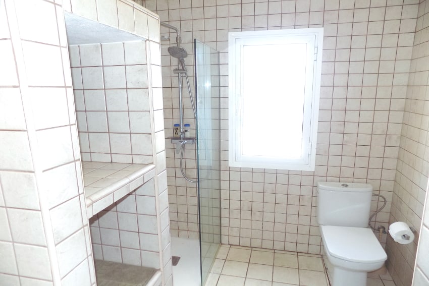 Spain - Canary Islands - El Hierro - Tigaday - Villa Tibataje - Bathroom en-suite with shower and bidet