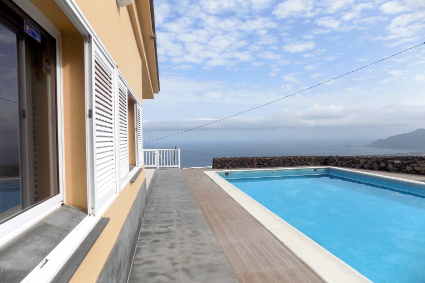 Spanien - Kanarische Inseln - El Hierro - Tigaday - Villa Tibataje - Urlaubsvilla mit Salzwasserpool und fantastischem Panoramablick über das Golfotal
